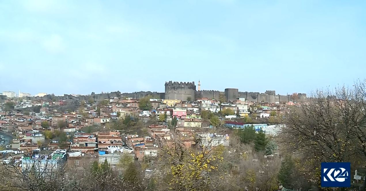 Çar rêxistinan bı tevî qedexeyê serdana sûrê kirin